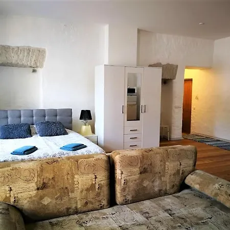 Апартаменти Perfect In Old Town With Parking