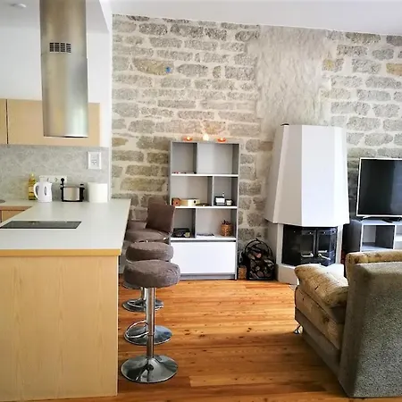 Апартаменти Perfect In Old Town With Parking