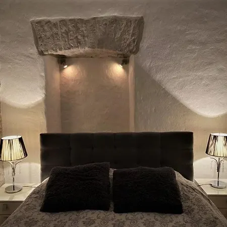 Perfect In Old Town With Parking Апартаменти