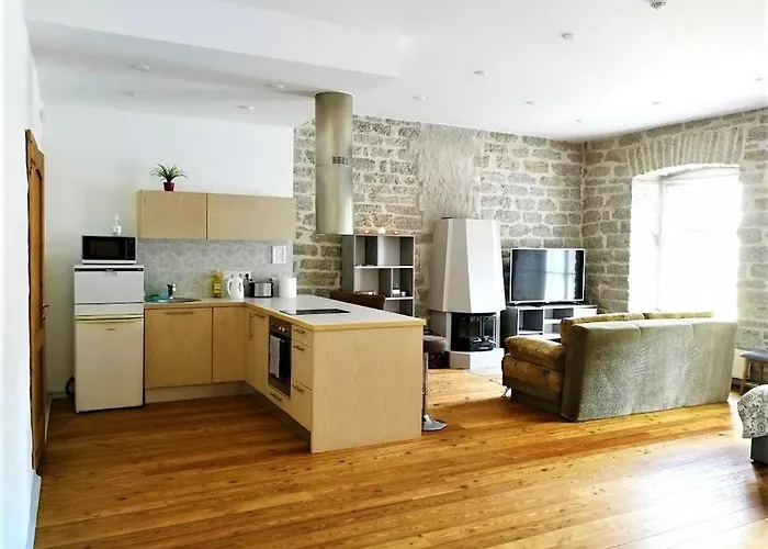 Perfect In Old Town With Parking Apartman *